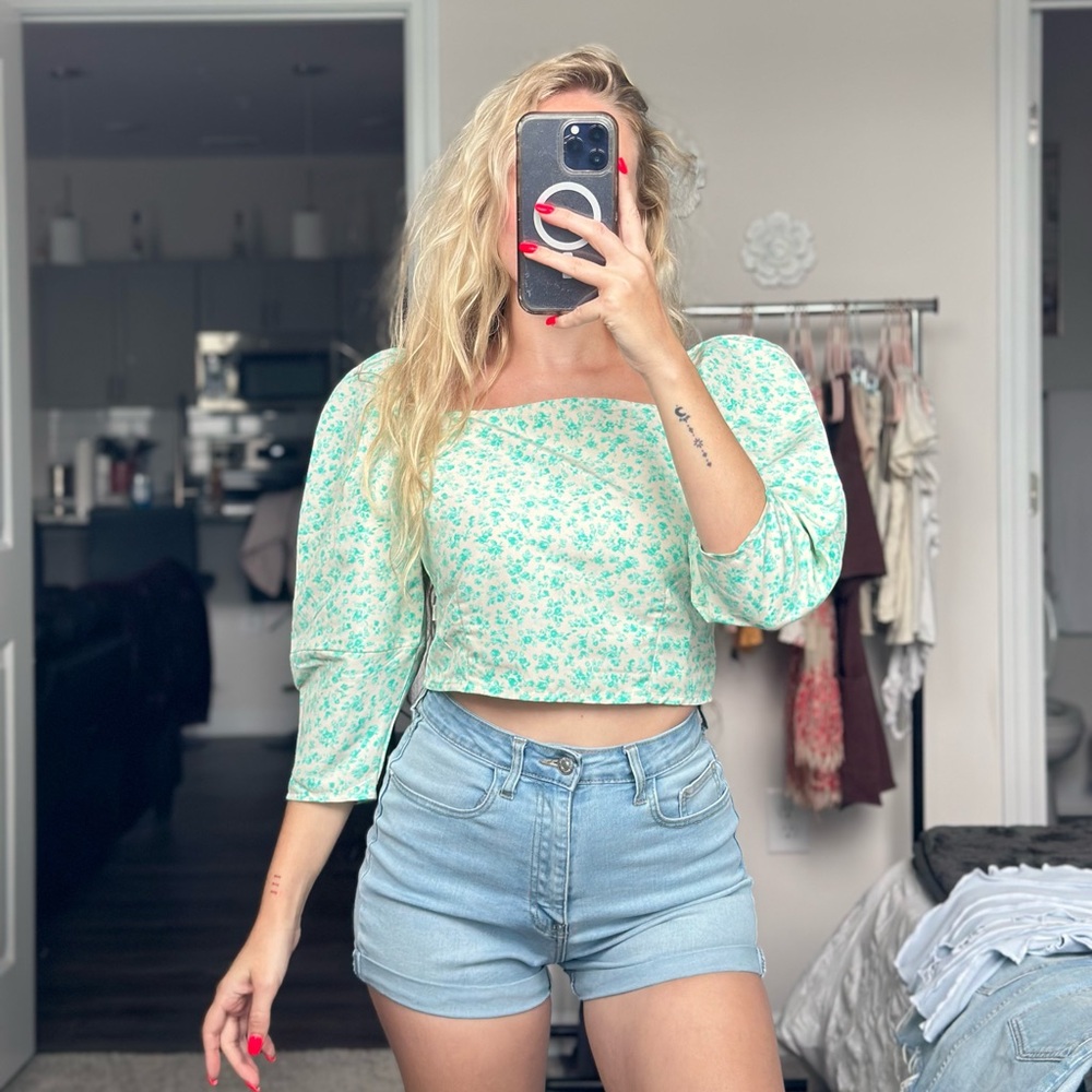 Levi’s small top